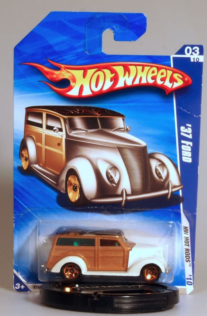 Pinstriping on top and blue windows look good. Card art looks nice too.